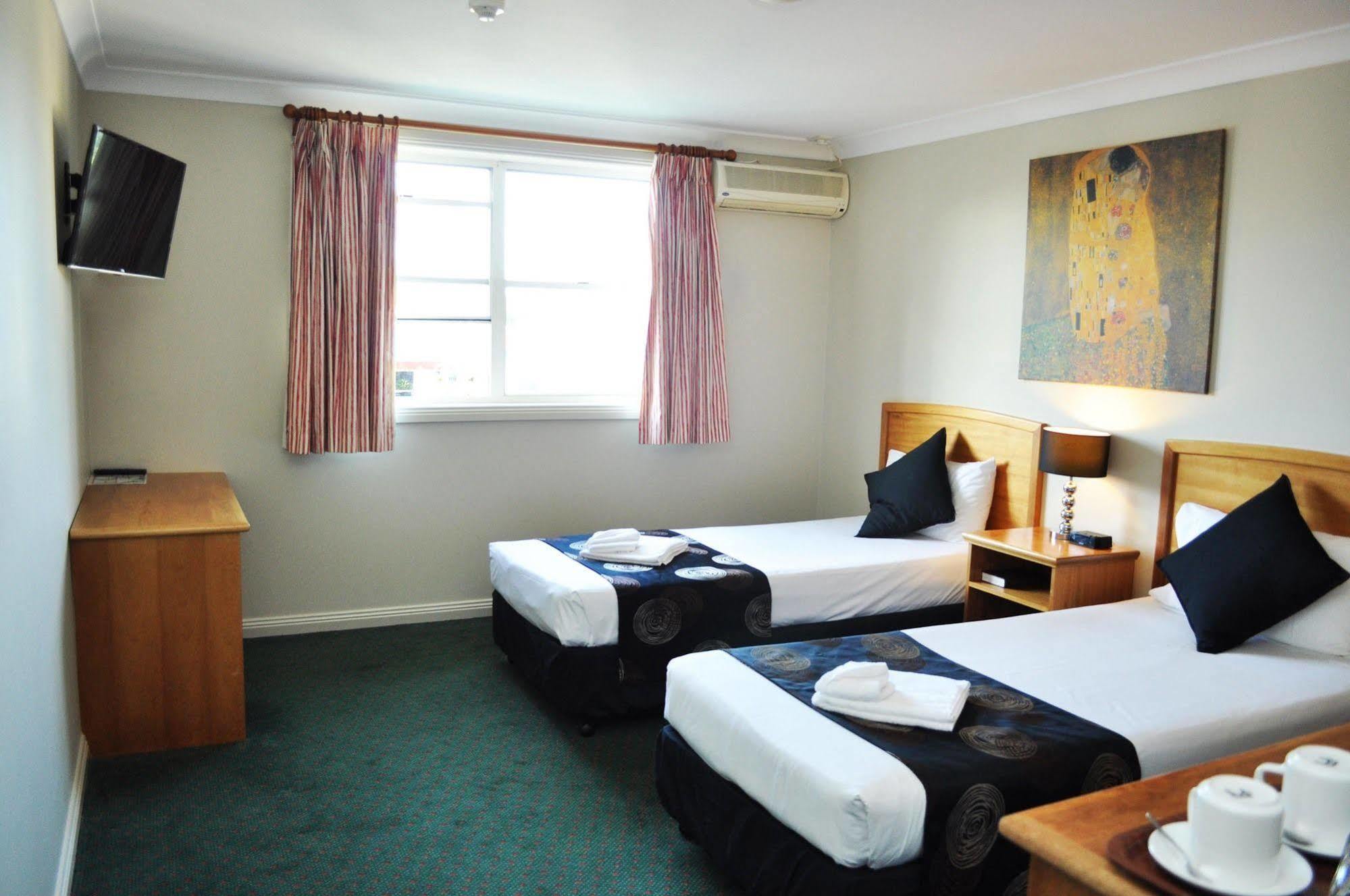 Meadowbrook Hotel Brisbane Loganlea Exterior photo